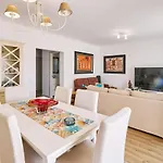Casa Da Mit Poolanlage